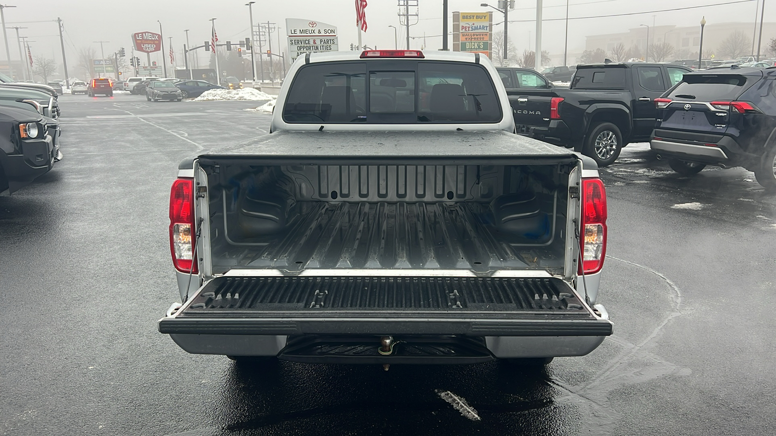 2007 Nissan Frontier SE 23