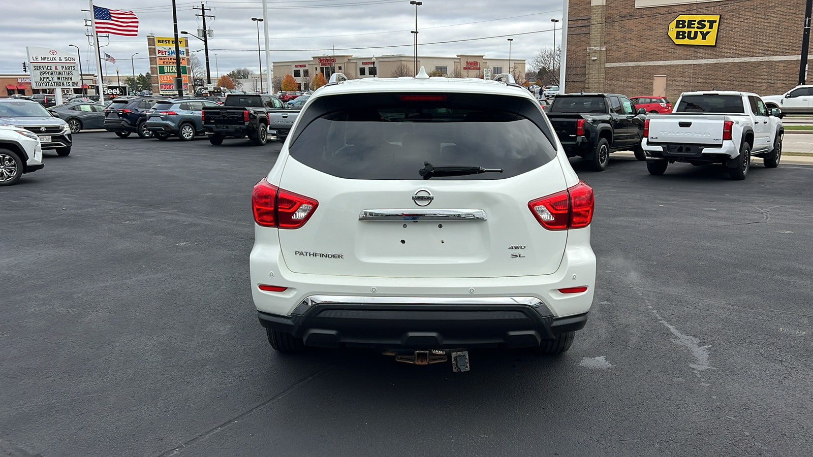 2019 Nissan Pathfinder SL 4