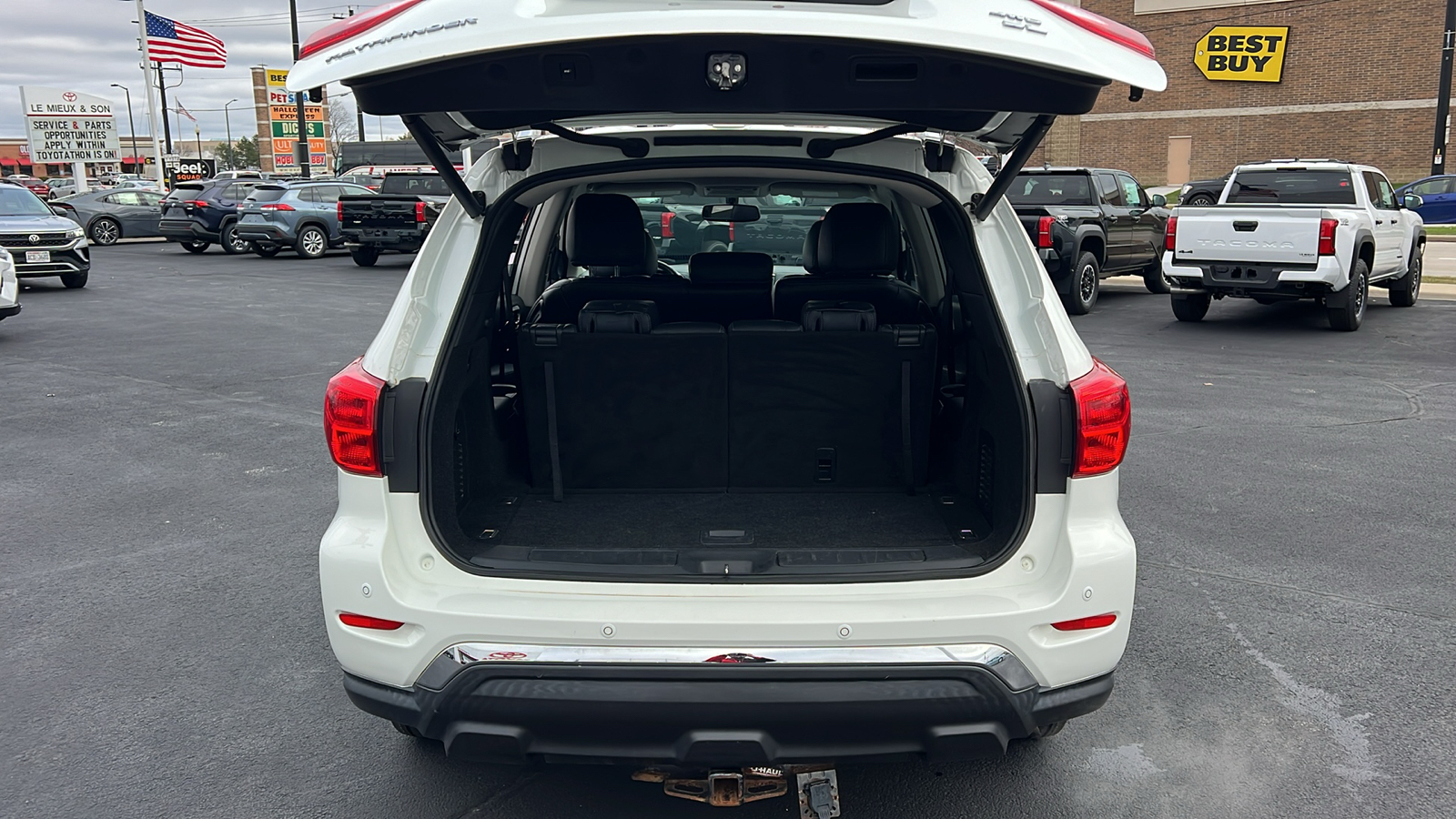 2019 Nissan Pathfinder SL 32