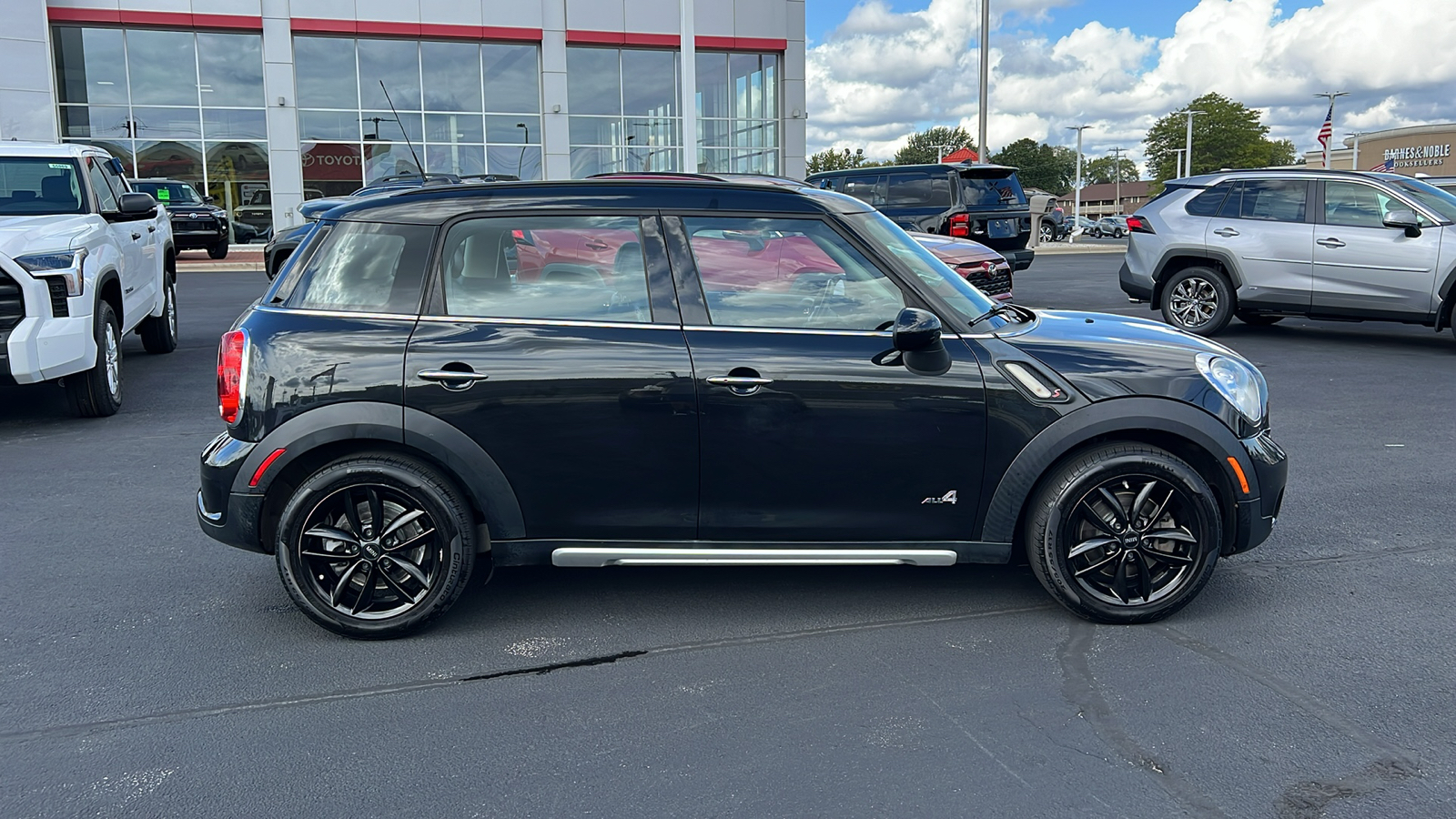 2015 MINI Cooper S Countryman Base 2