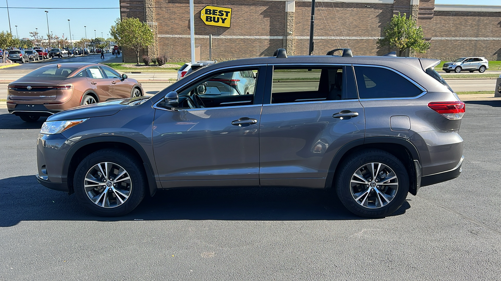 2017 Toyota Highlander  6