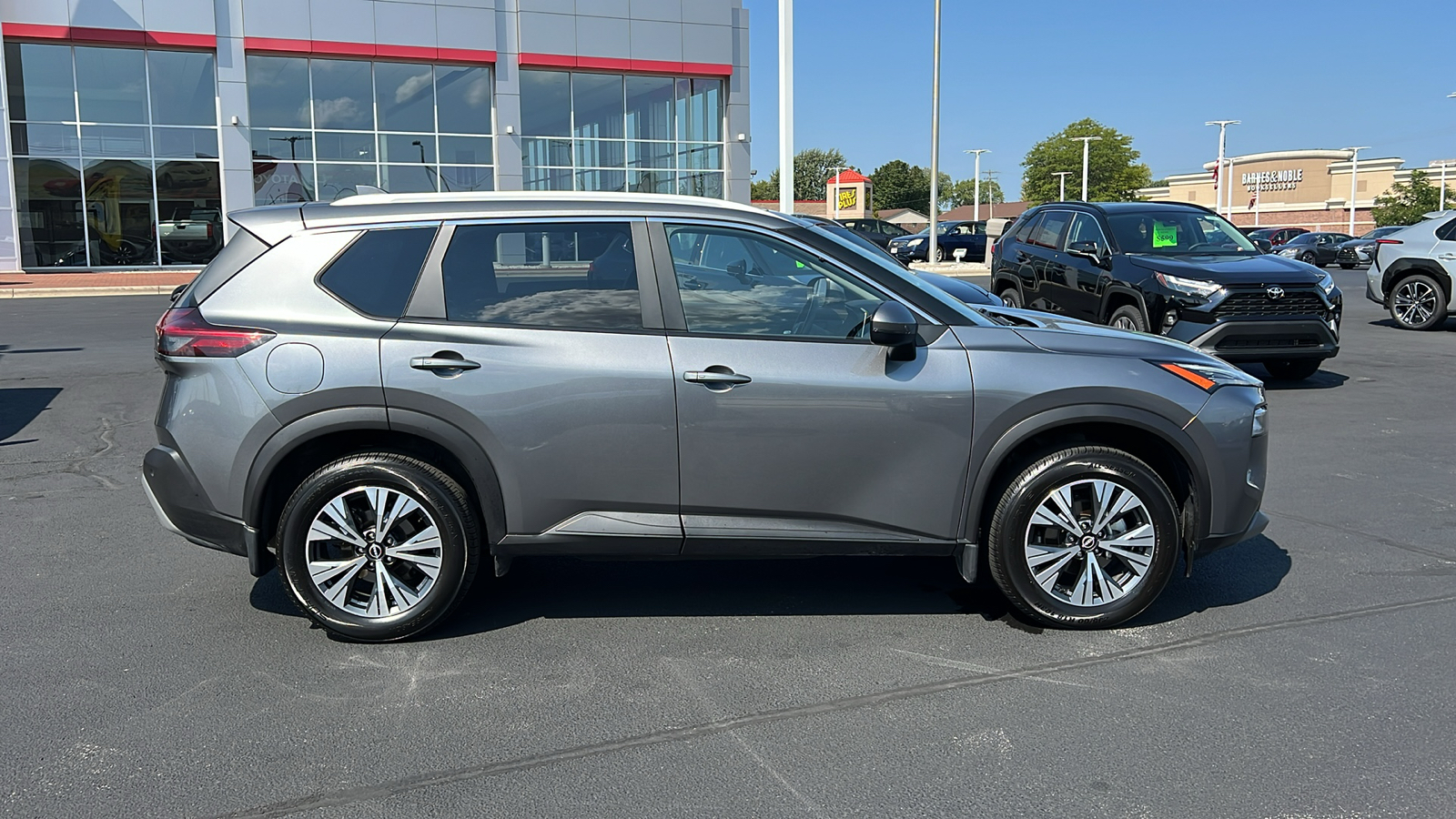 2022 Nissan Rogue SV 2