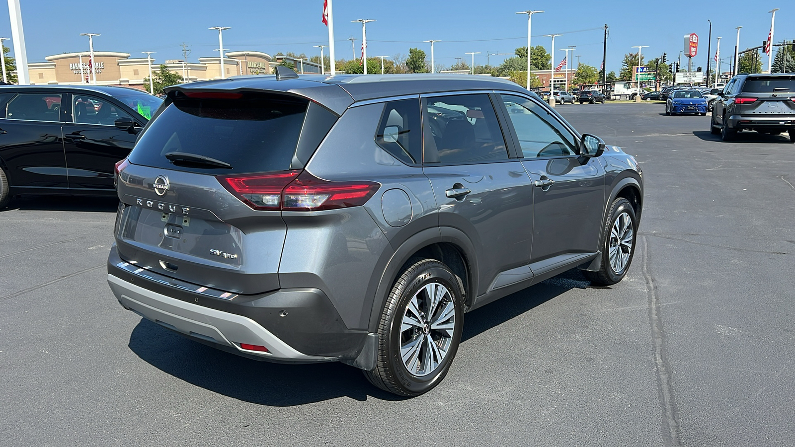 2022 Nissan Rogue SV 3