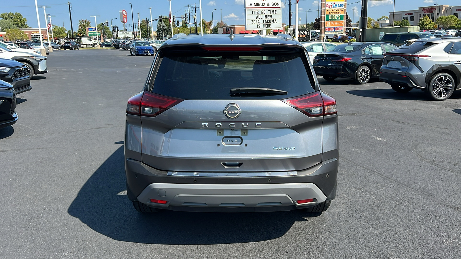 2022 Nissan Rogue SV 4