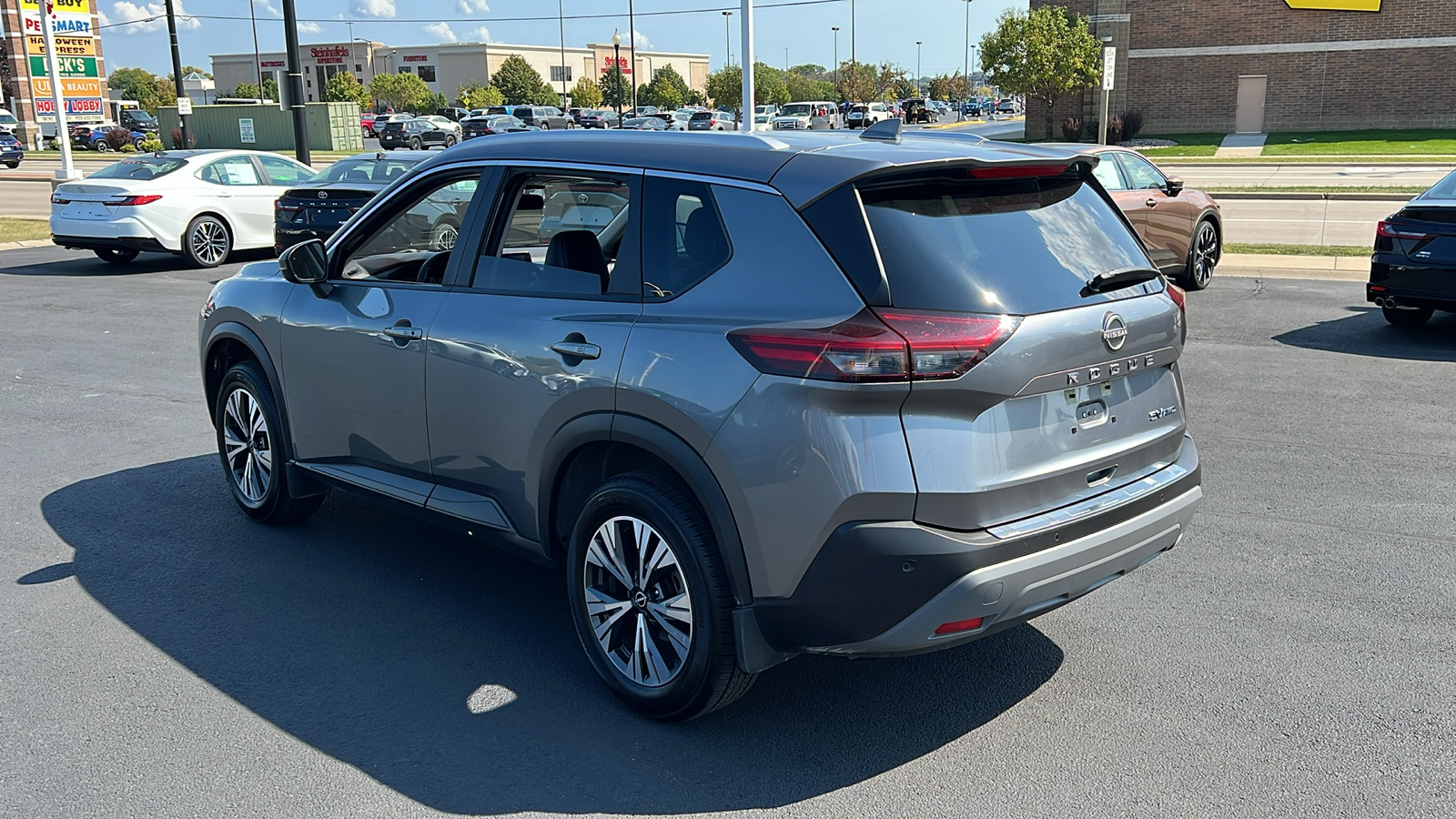 2022 Nissan Rogue SV 5