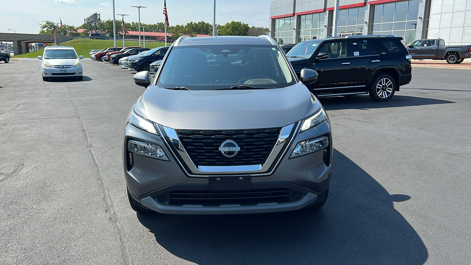 2022 Nissan Rogue SV 32