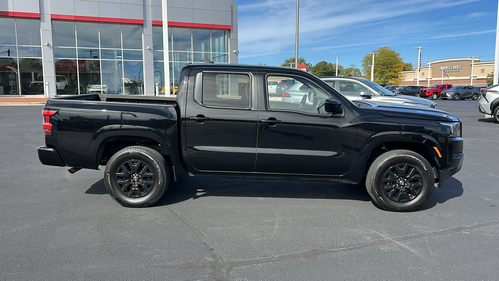 2023 Nissan Frontier SV 2