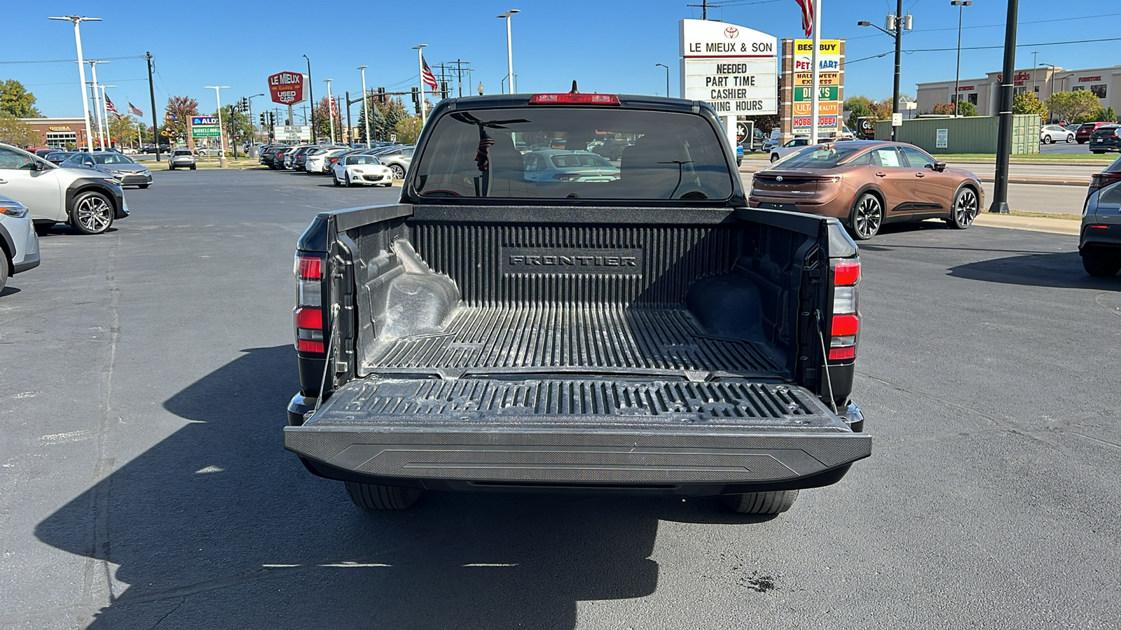 2023 Nissan Frontier SV 27