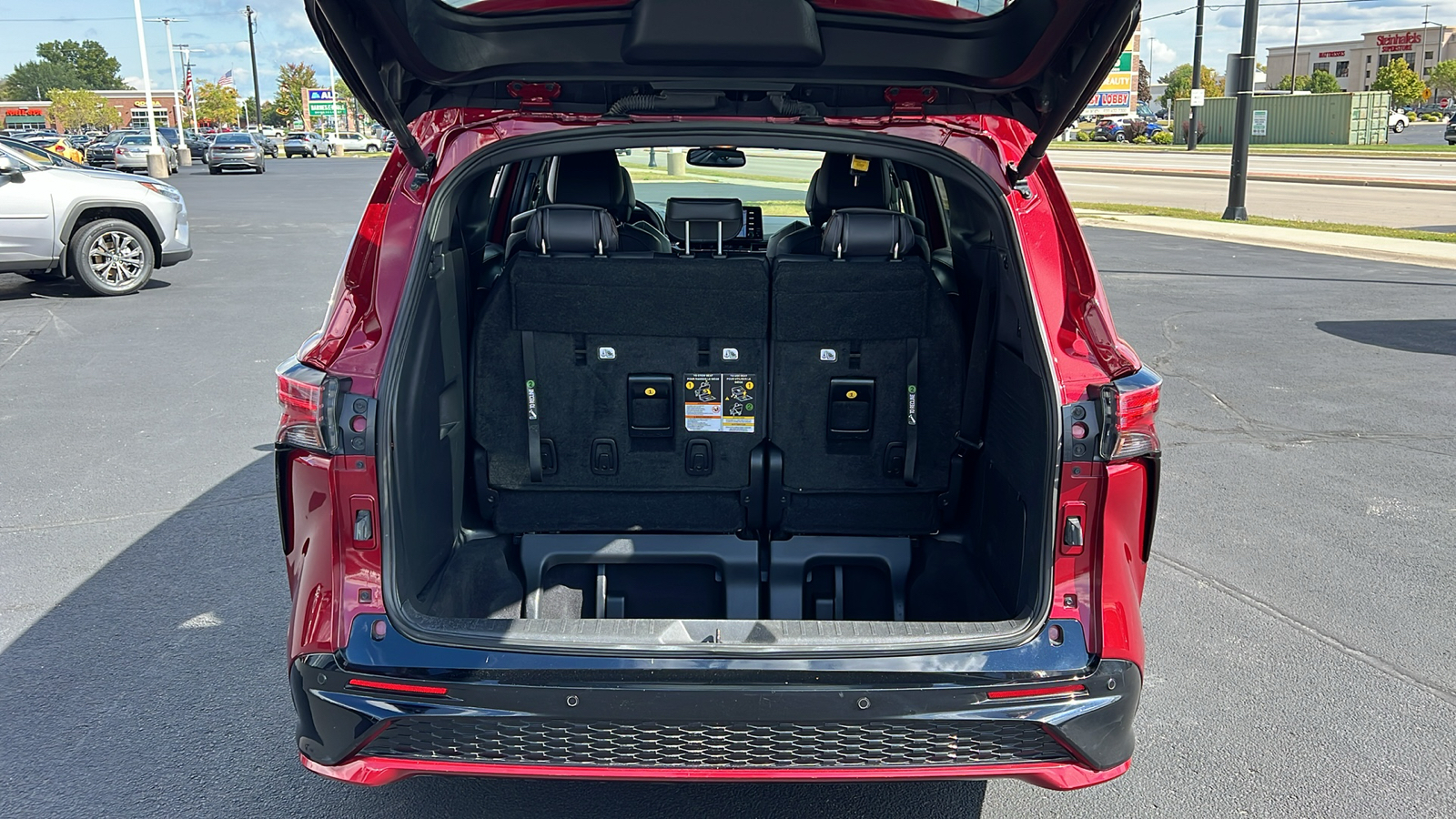 2023 Toyota Sienna XSE 32