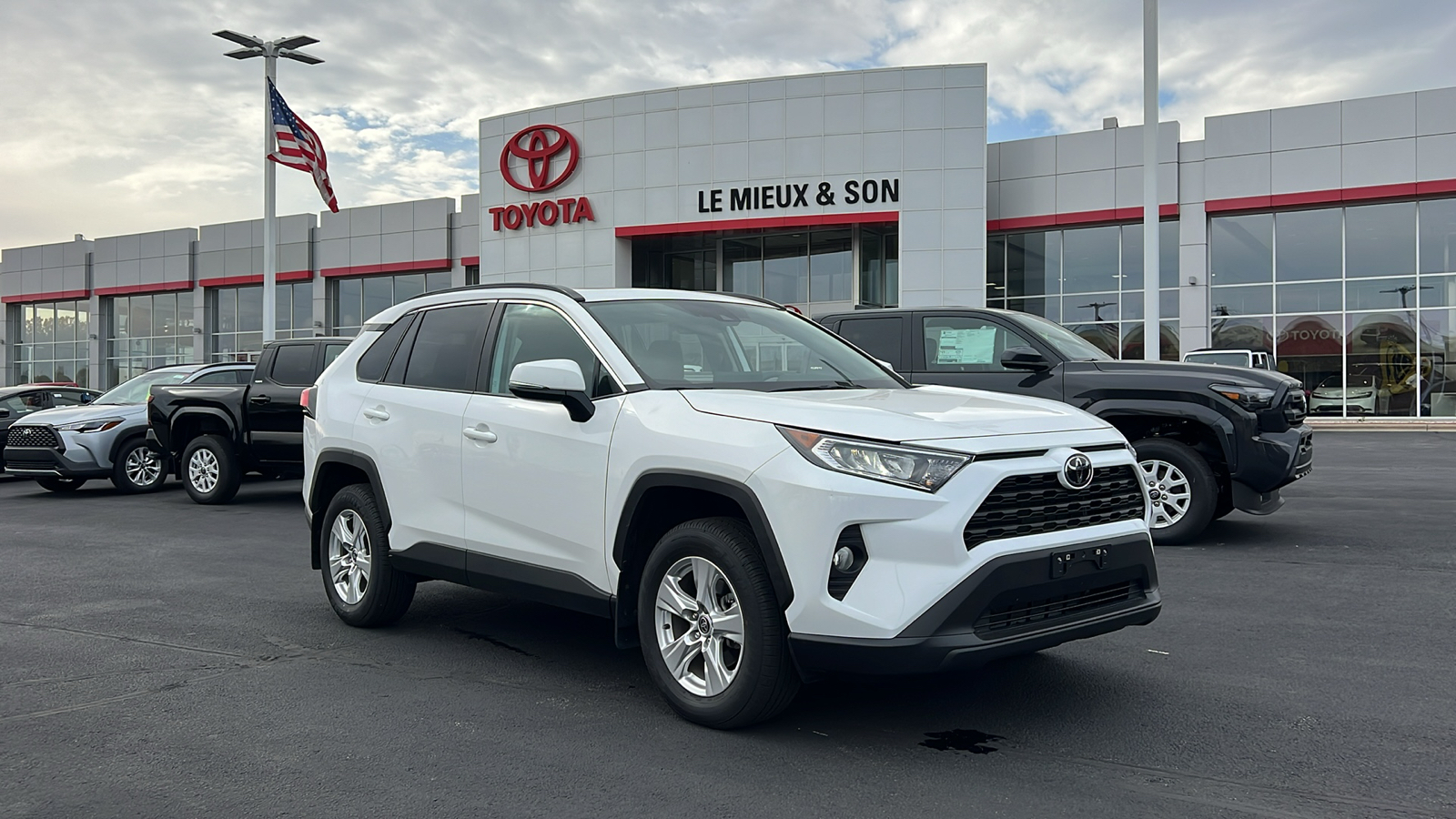 2021 Toyota RAV4 XLE 1