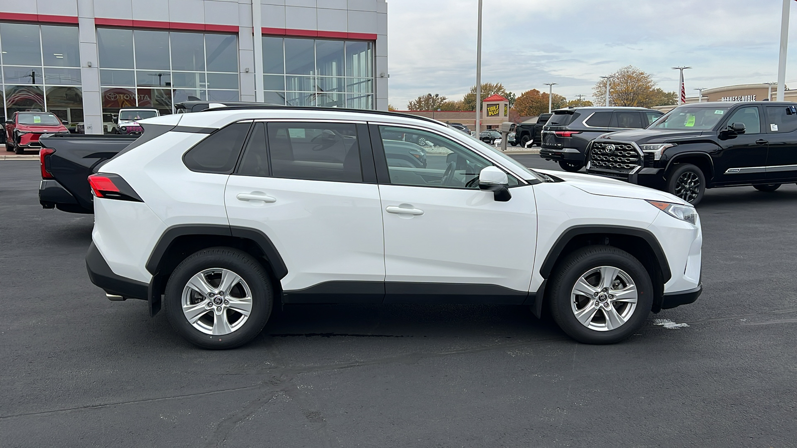 2021 Toyota RAV4 XLE 2