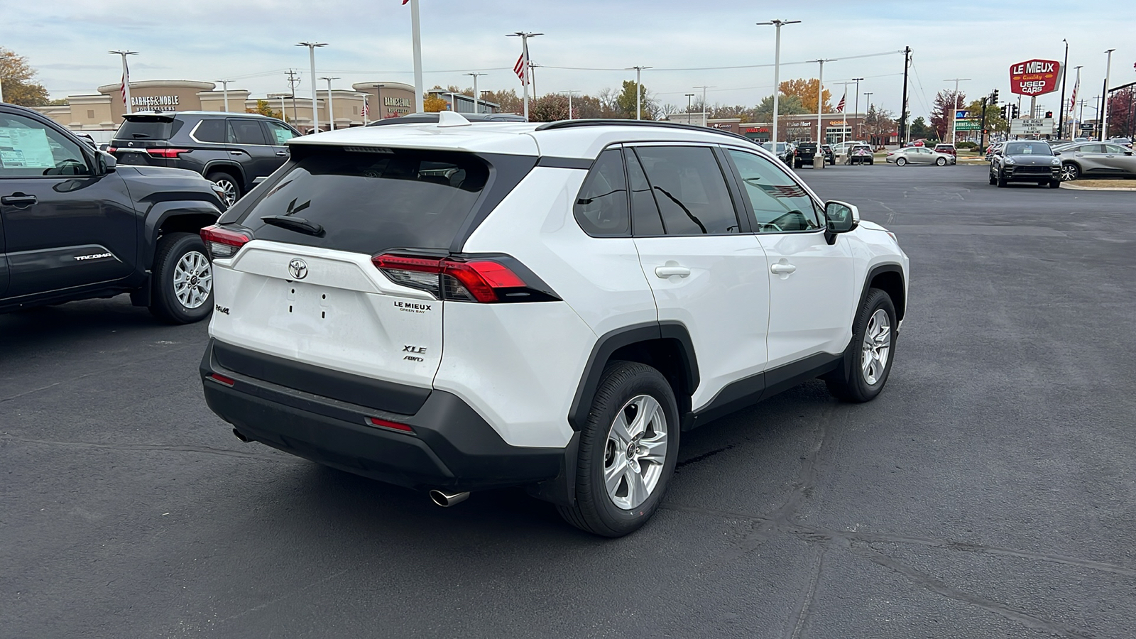 2021 Toyota RAV4 XLE 3