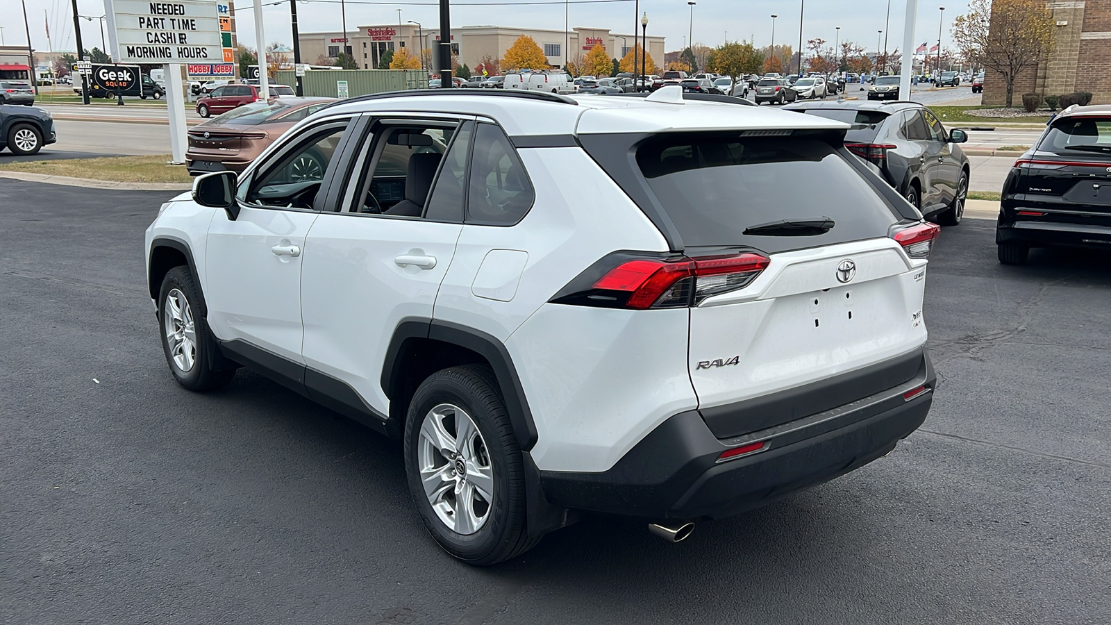 2021 Toyota RAV4 XLE 5