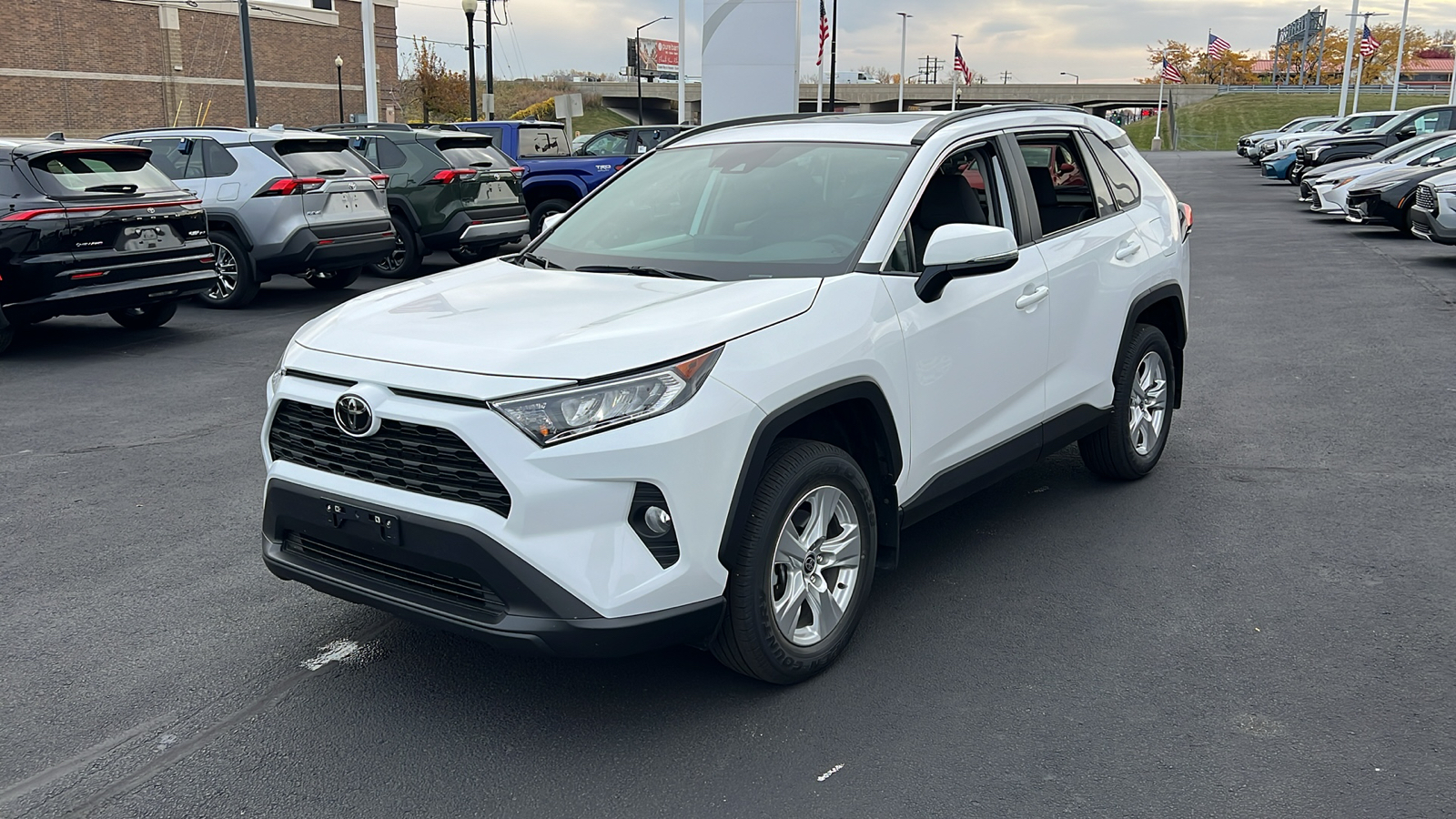 2021 Toyota RAV4 XLE 7