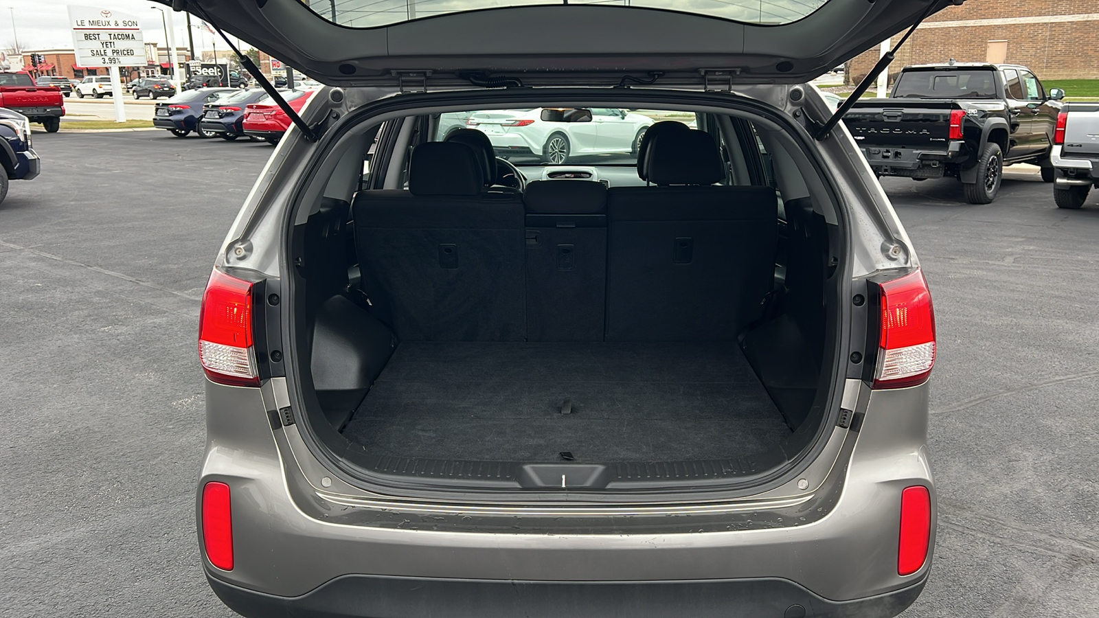 2015 Kia Sorento LX 29