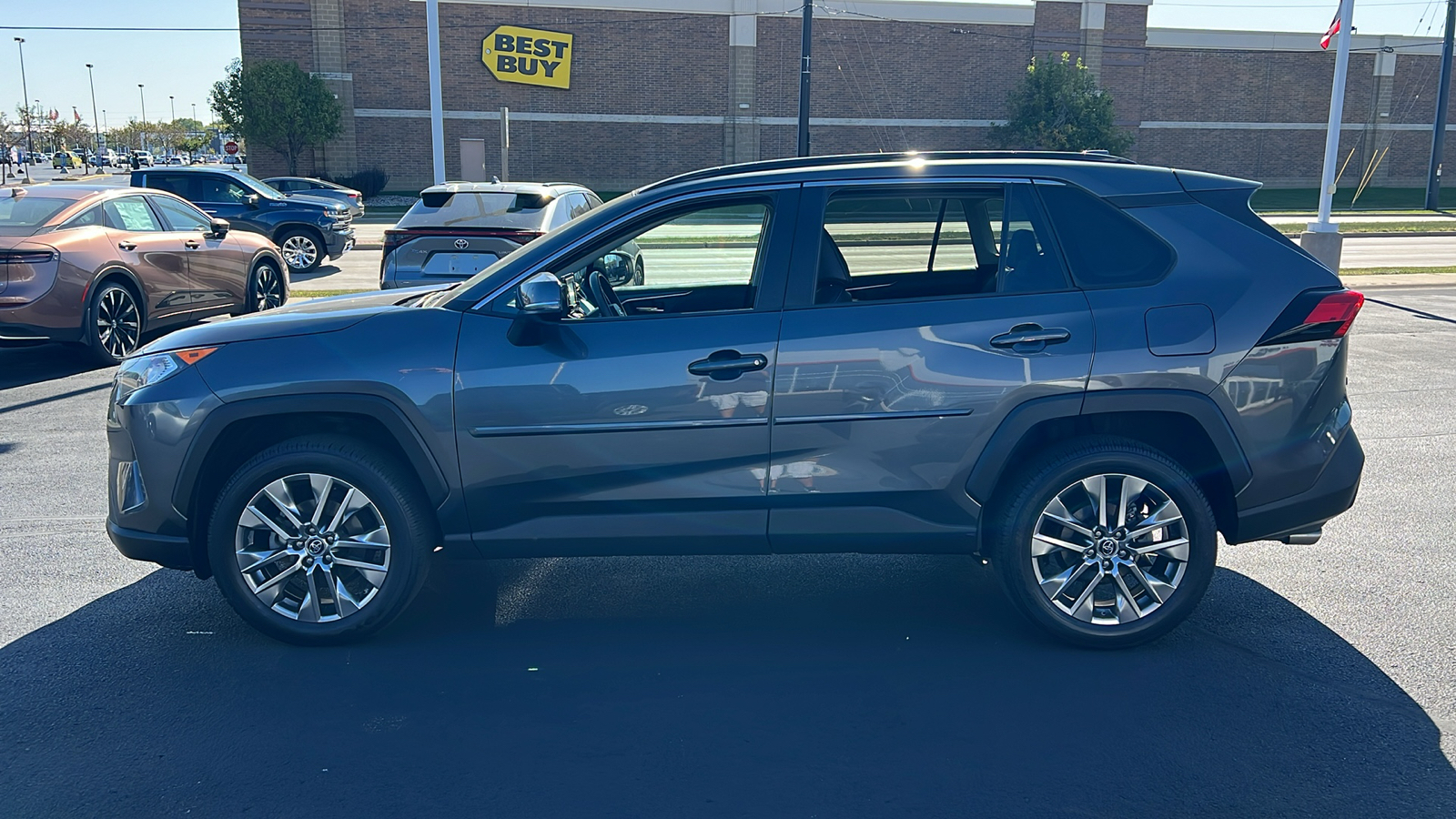 2019 Toyota RAV4 XLE Premium 6