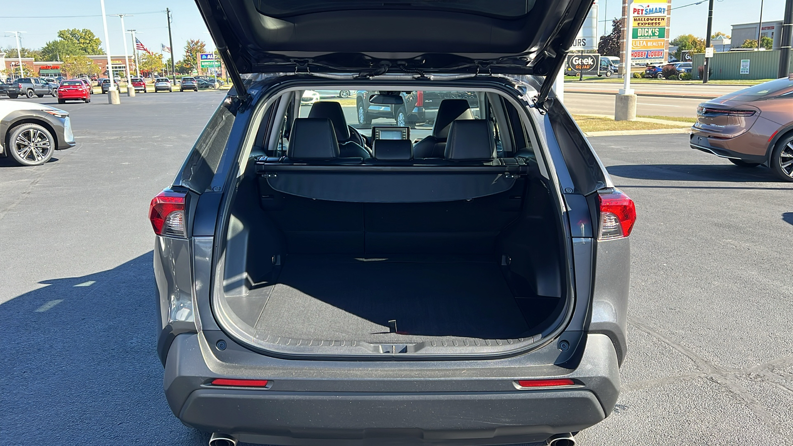 2019 Toyota RAV4 XLE Premium 29