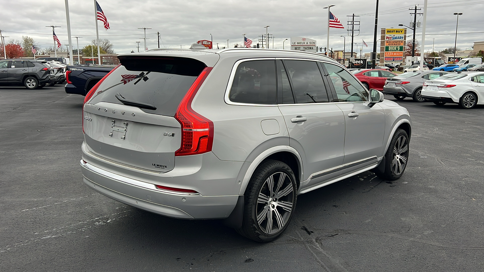 2024 Volvo XC90 B6 Plus Bright Theme 6-Seater 3