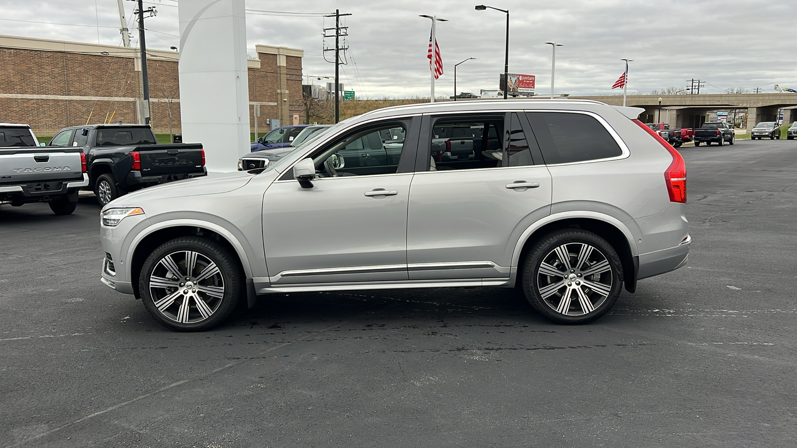 2024 Volvo XC90 B6 Plus Bright Theme 6-Seater 6