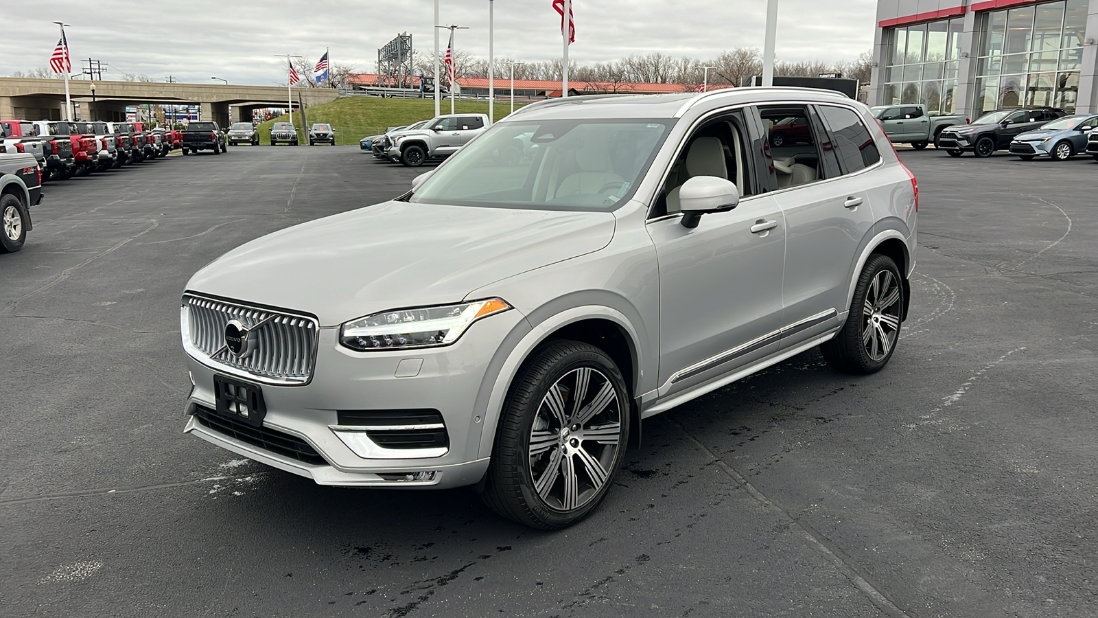 2024 Volvo XC90 B6 Plus Bright Theme 6-Seater 7