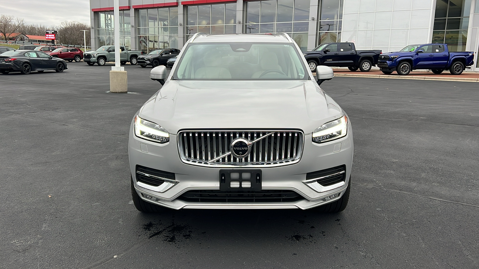 2024 Volvo XC90 B6 Plus Bright Theme 6-Seater 32