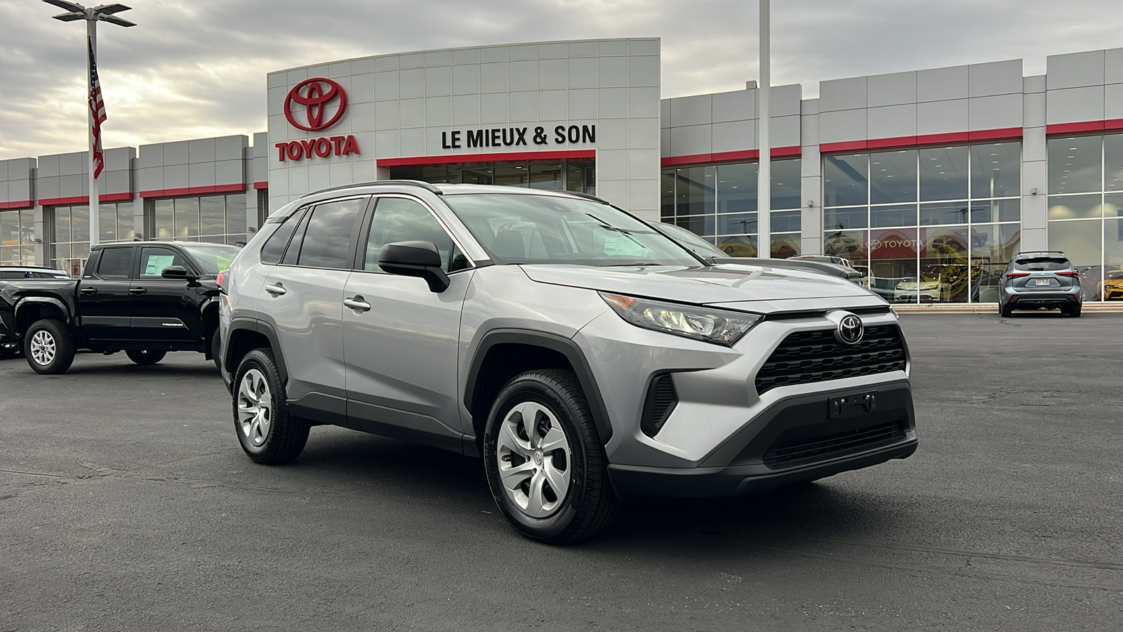 2021 Toyota RAV4 LE 1