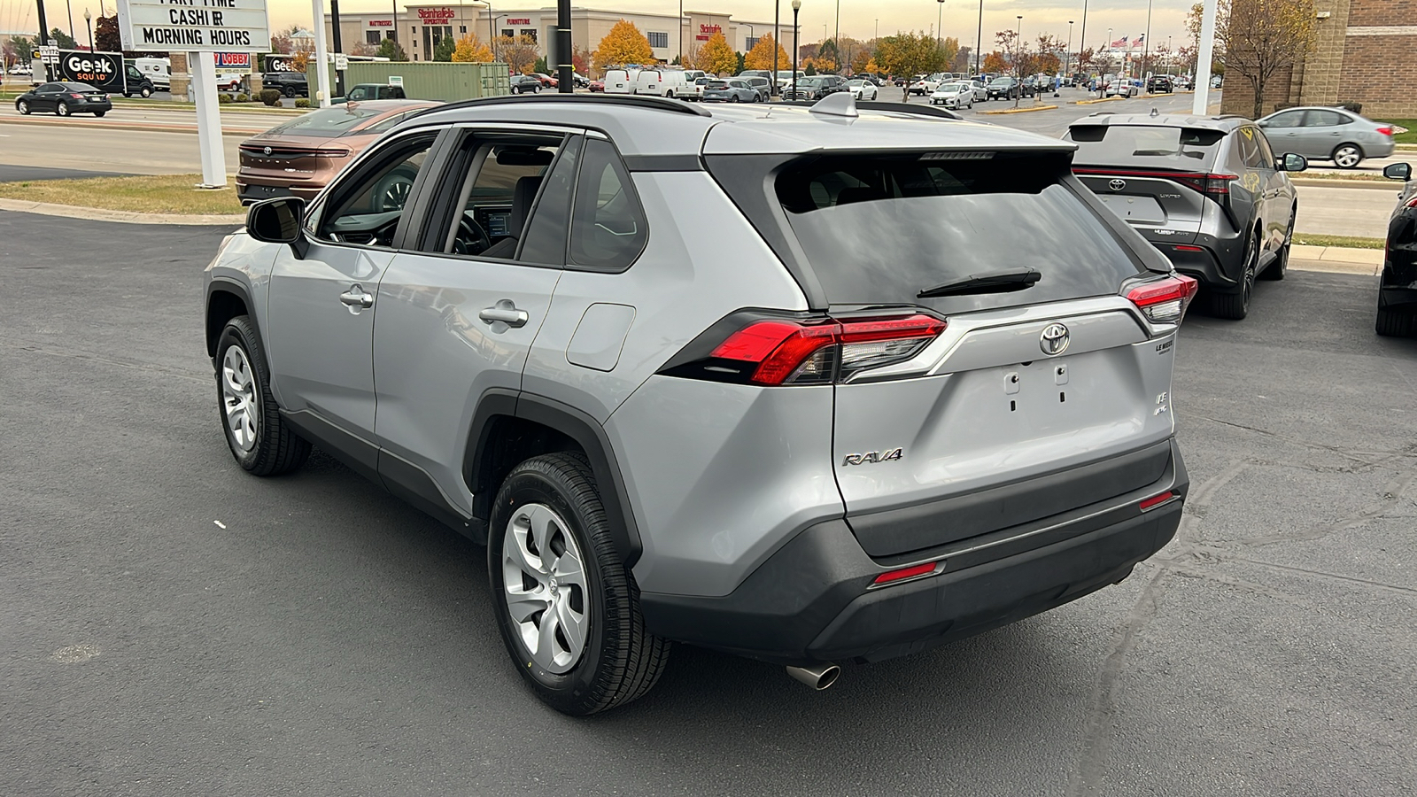 2021 Toyota RAV4 LE 5