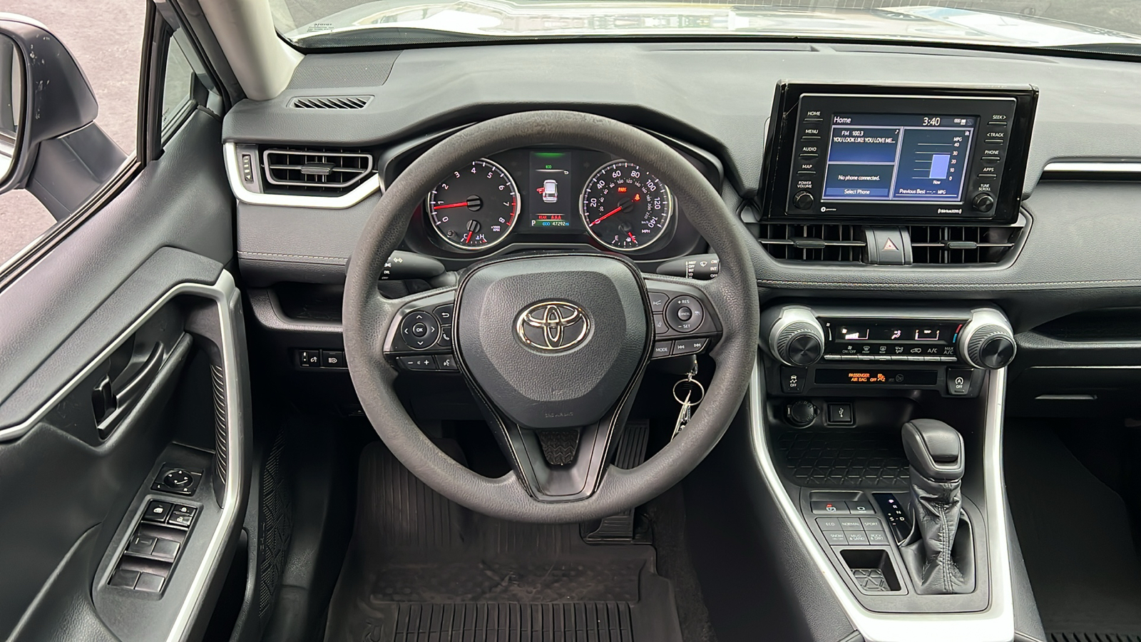 2021 Toyota RAV4 LE 9