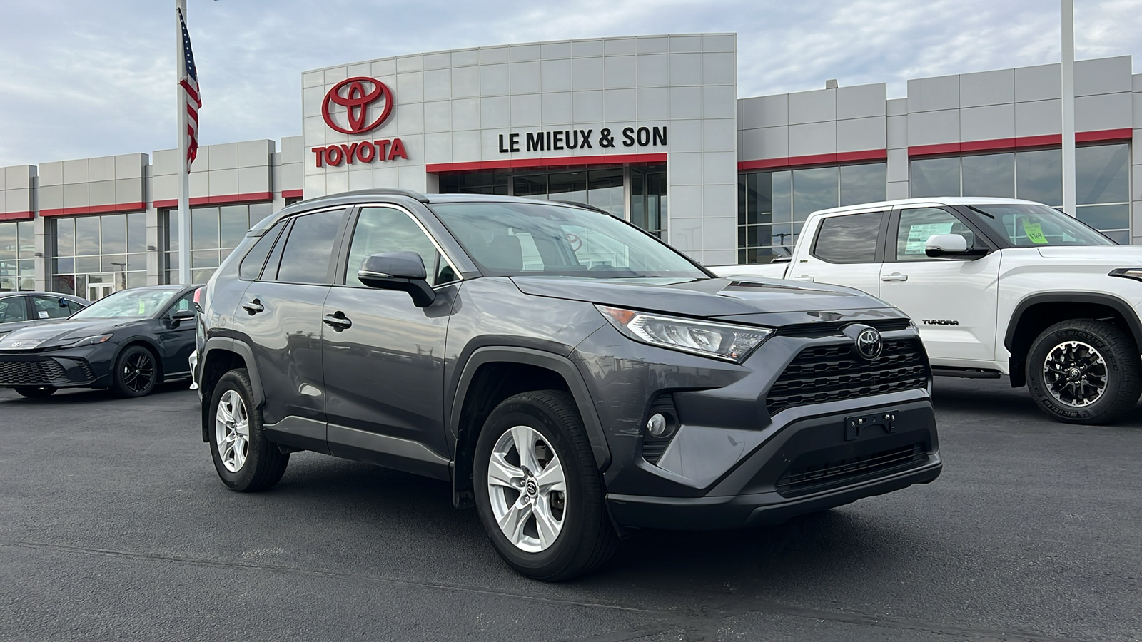 2021 Toyota RAV4 XLE 1