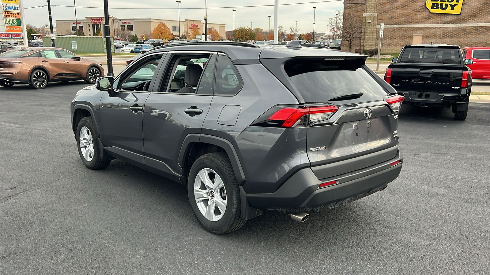 2021 Toyota RAV4 XLE 5