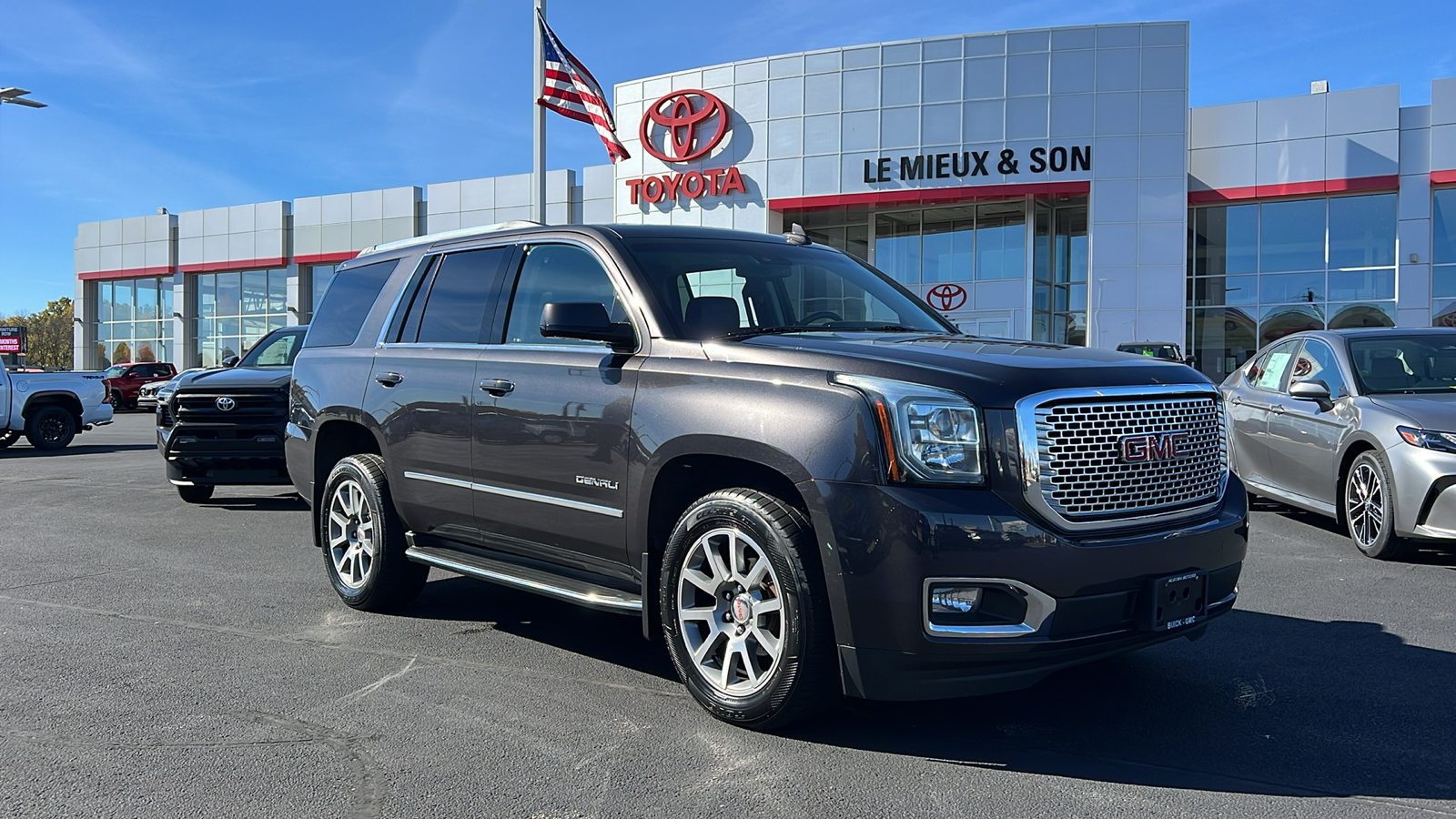 2017 GMC Yukon Denali 1