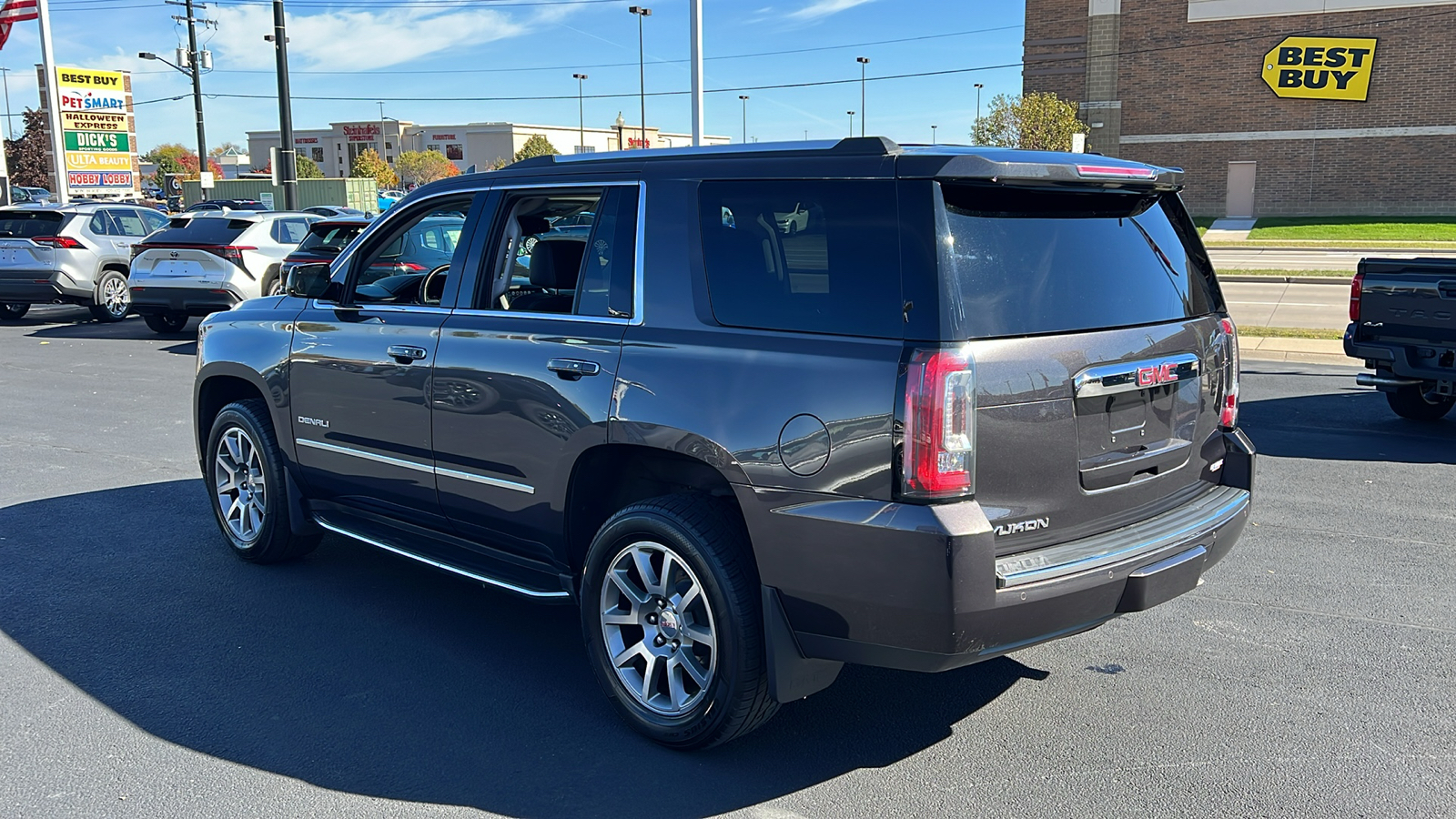 2017 GMC Yukon Denali 5