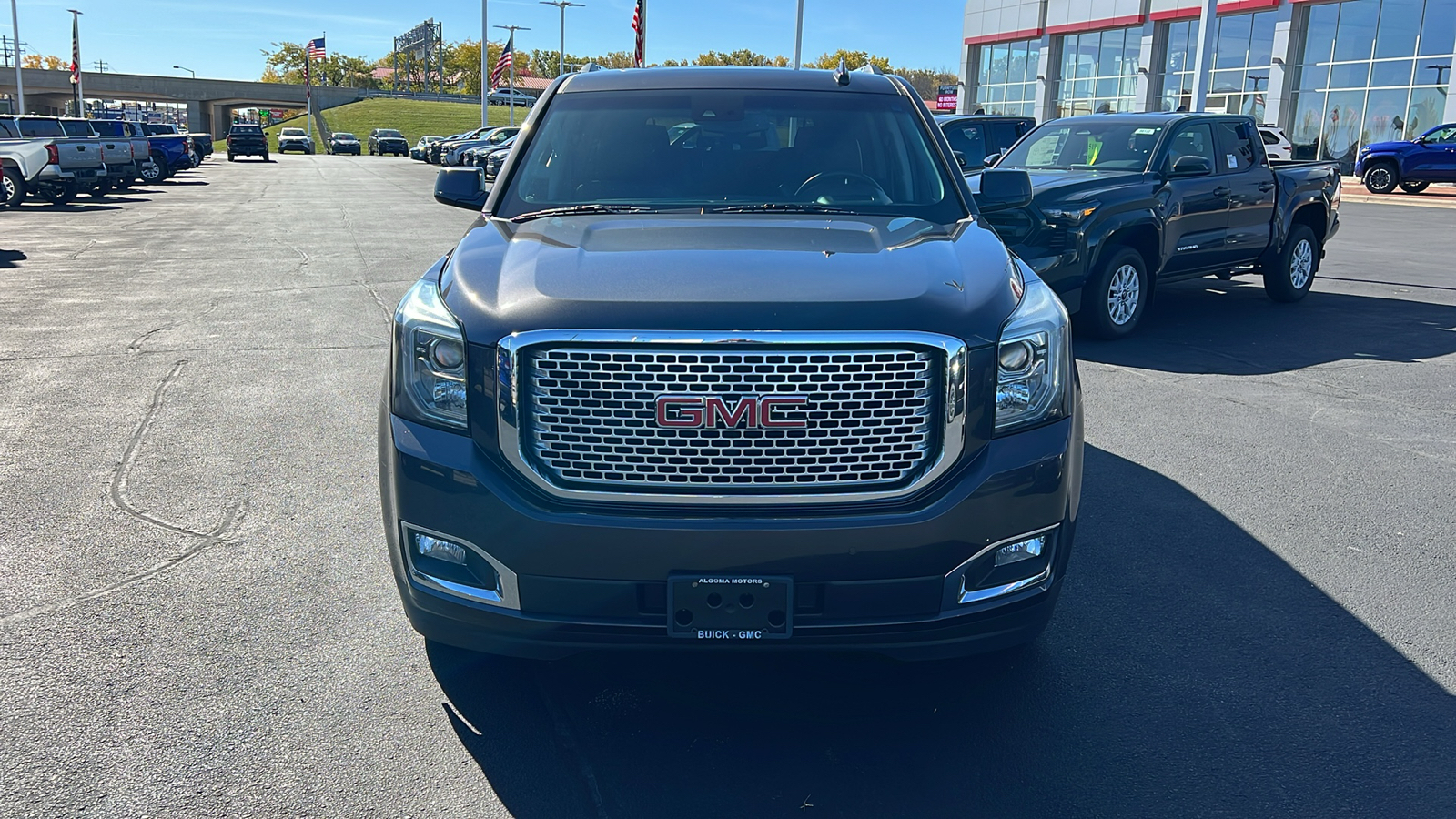 2017 GMC Yukon Denali 38