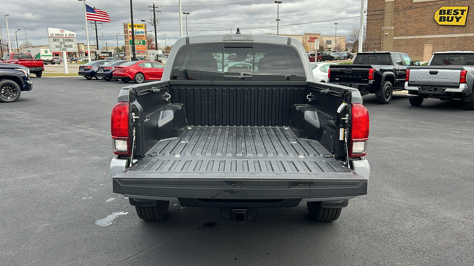 2020 Toyota Tacoma SR5 26