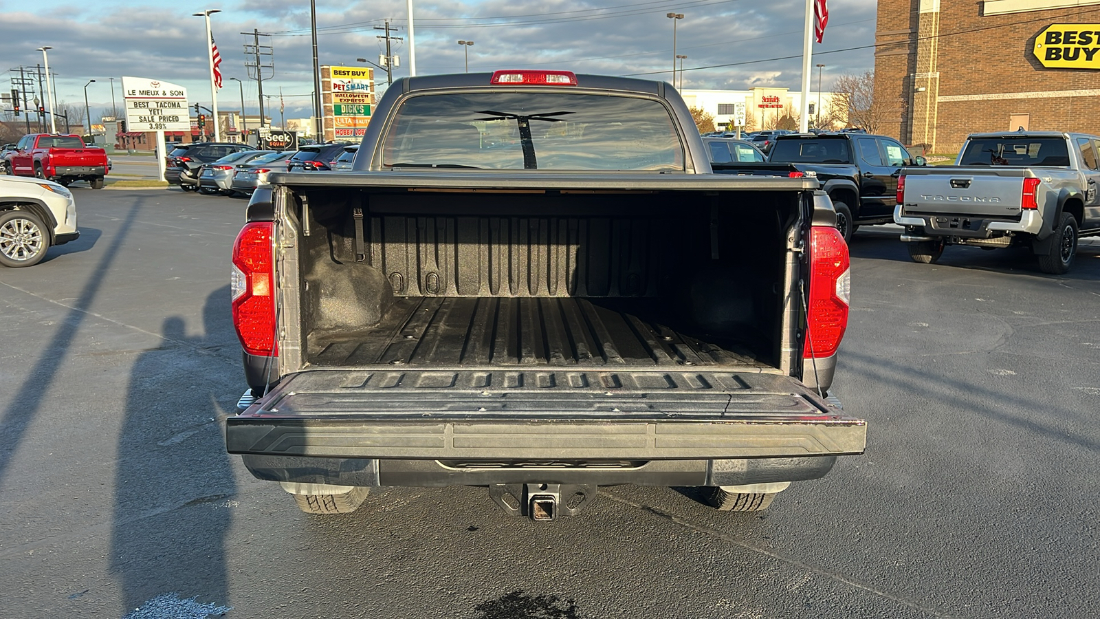 2018 Toyota Tundra SR5 28