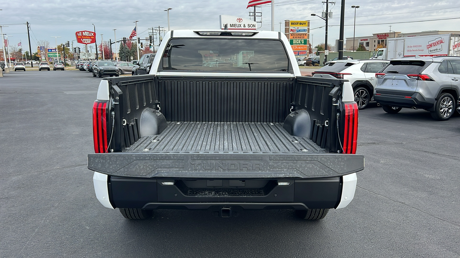 2025 Toyota Tundra SR5 28