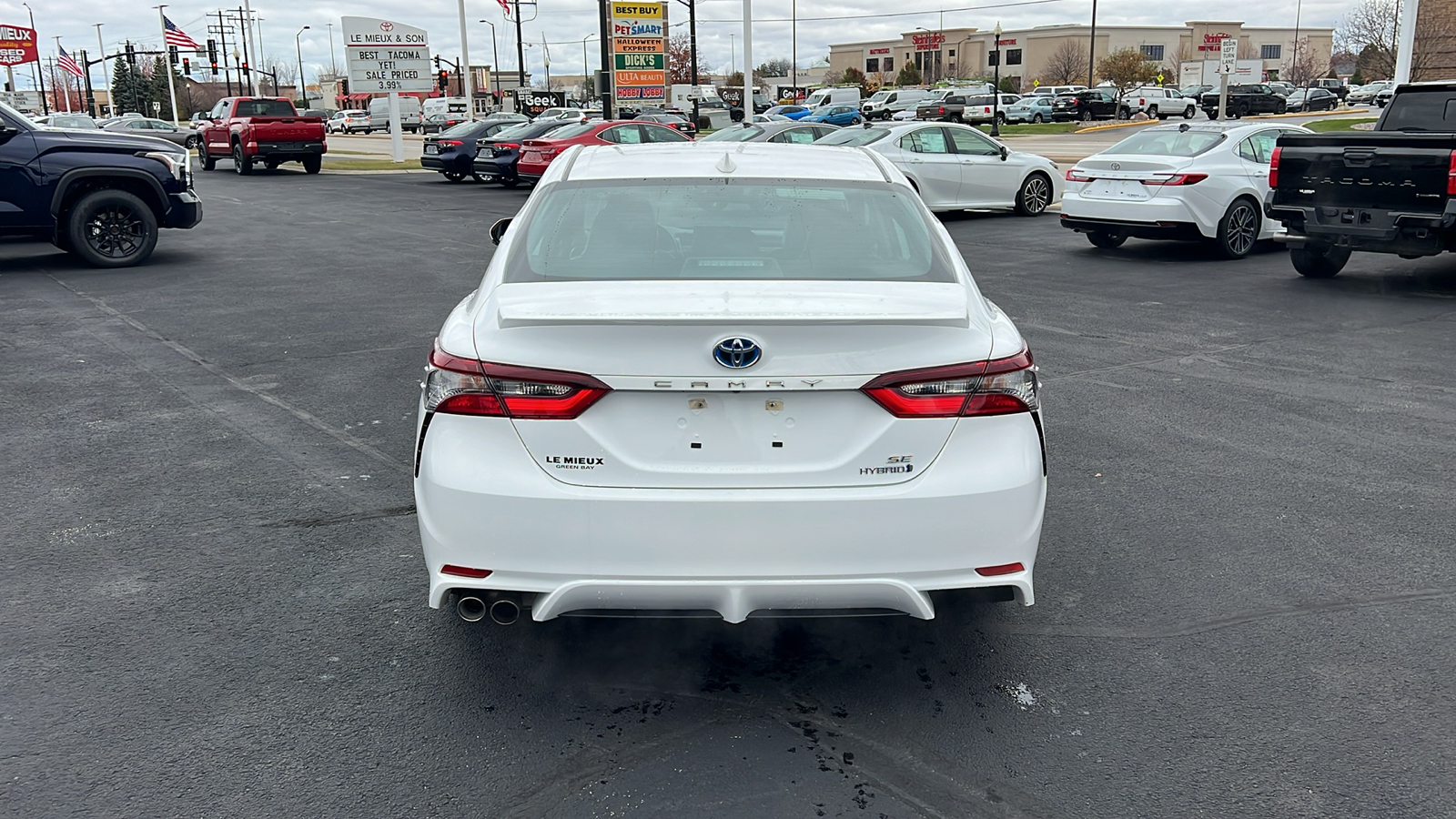 2022 Toyota Camry Hybrid SE 4