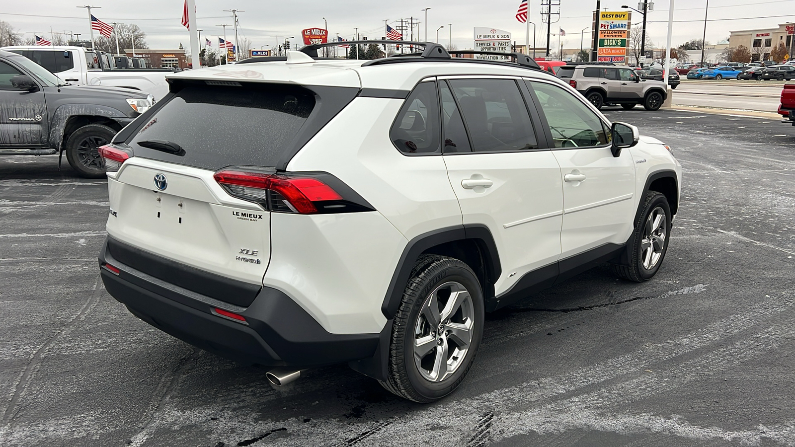 2021 Toyota RAV4 Hybrid XLE Premium 3