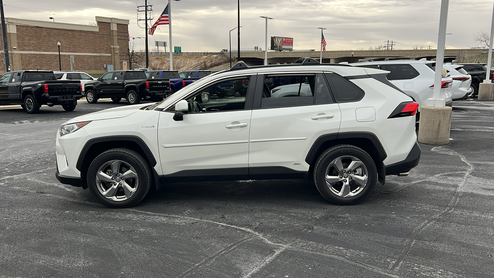 2021 Toyota RAV4 Hybrid XLE Premium 6