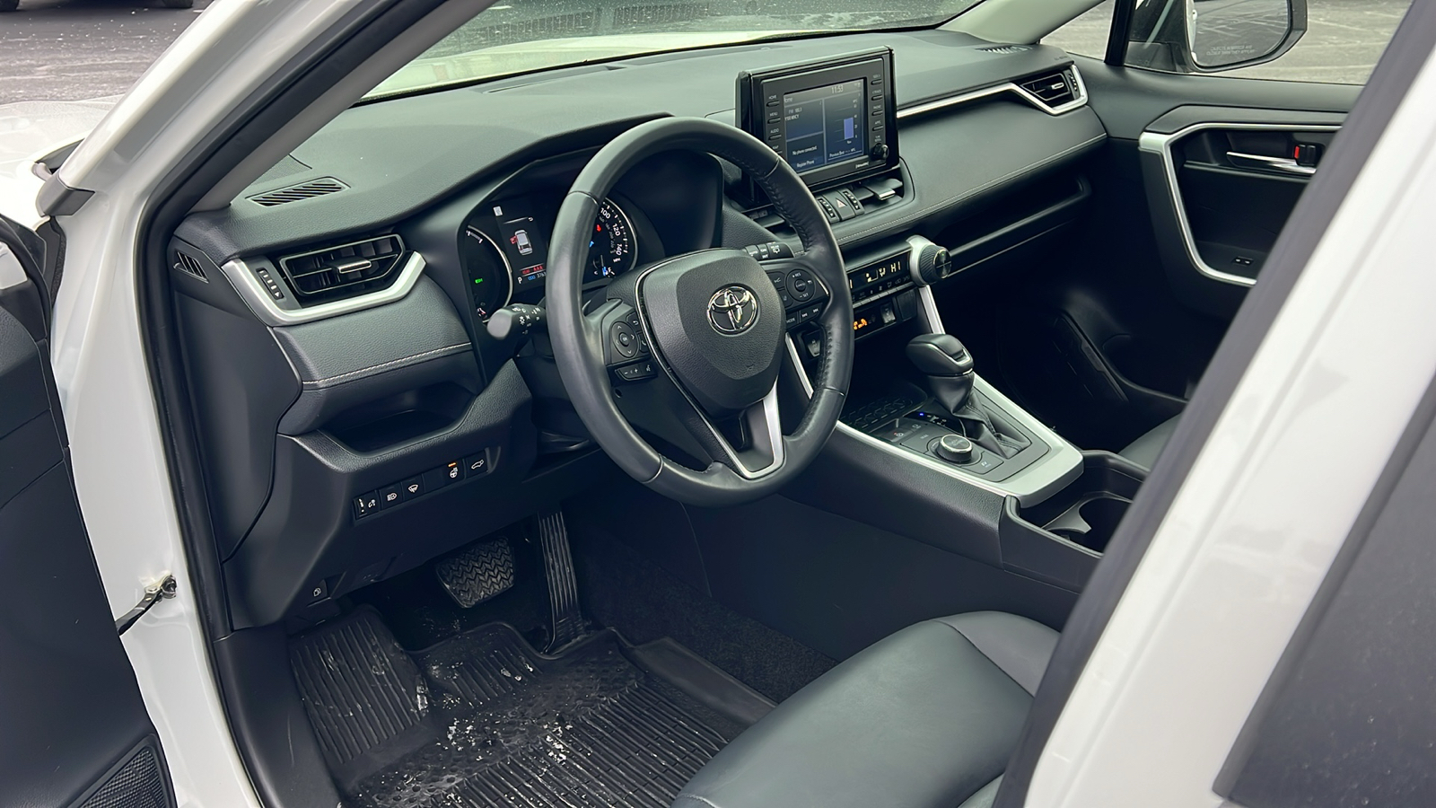 2021 Toyota RAV4 Hybrid XLE Premium 27