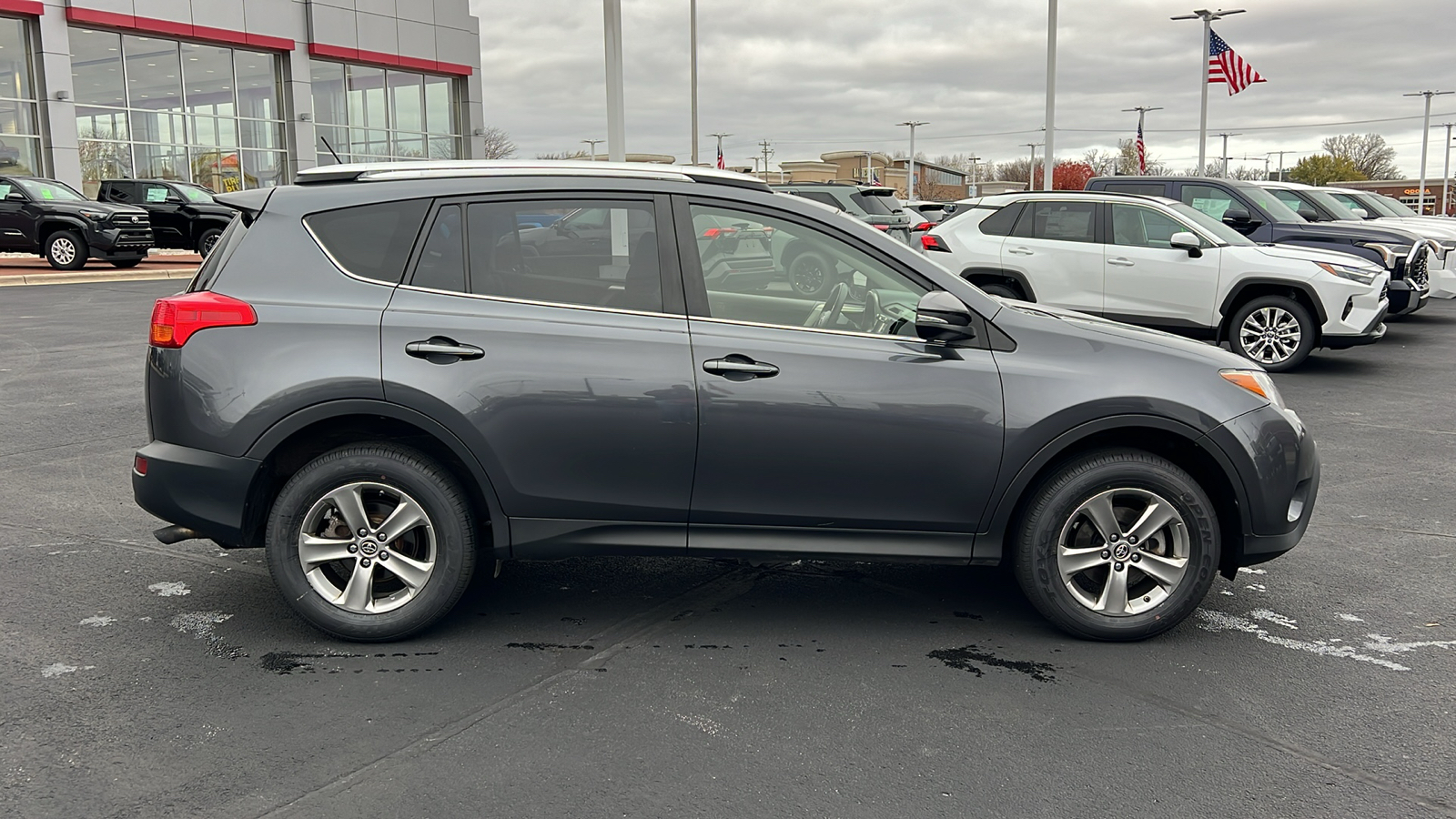 2015 Toyota RAV4 XLE 2