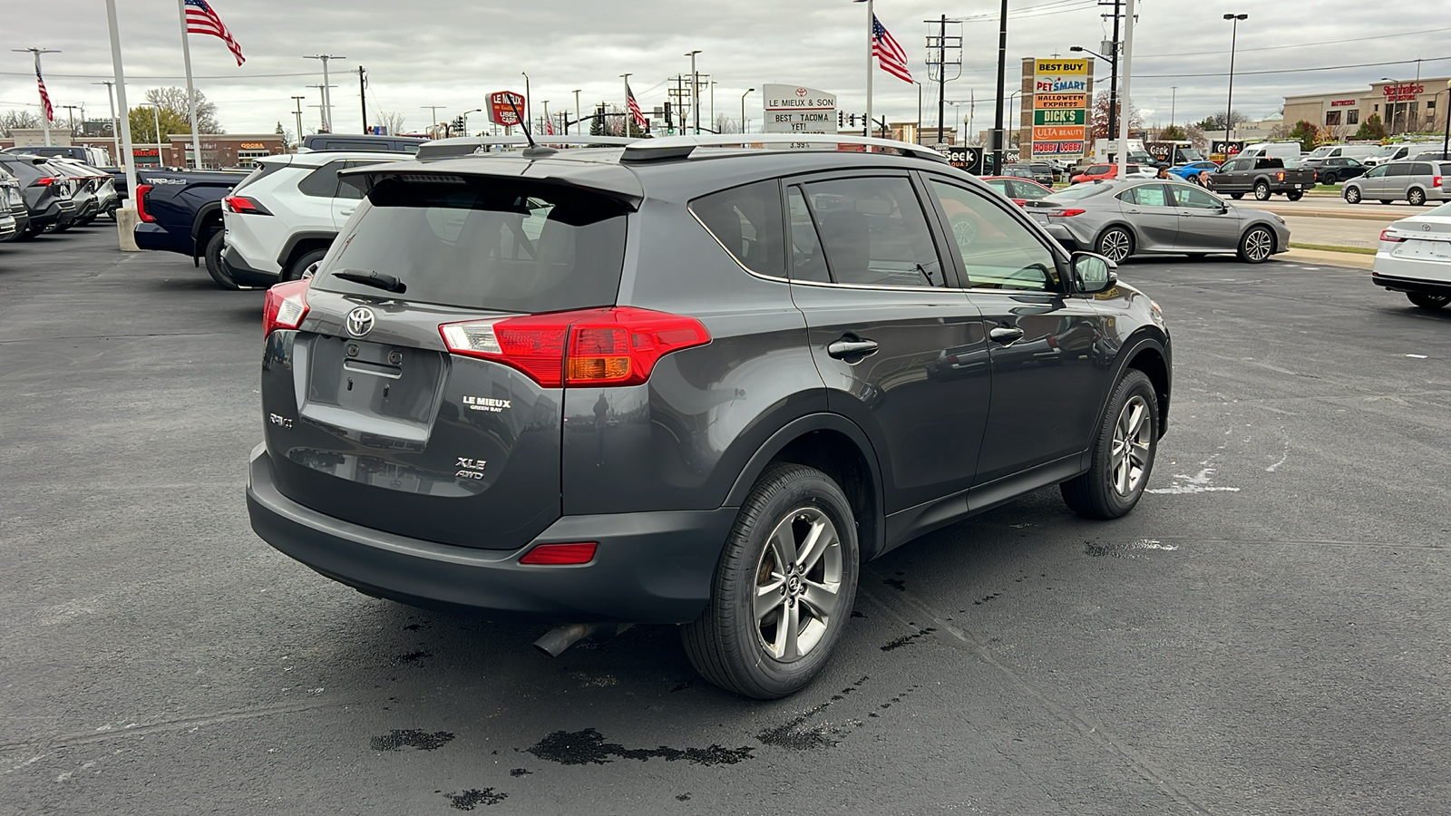 2015 Toyota RAV4 XLE 3