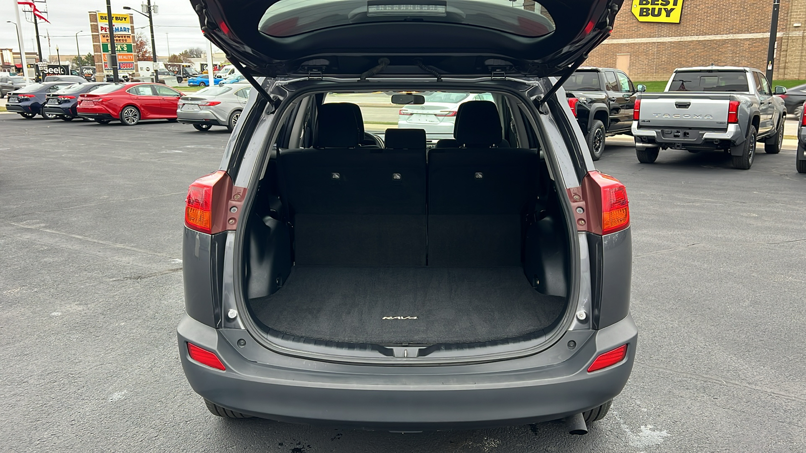 2015 Toyota RAV4 XLE 28