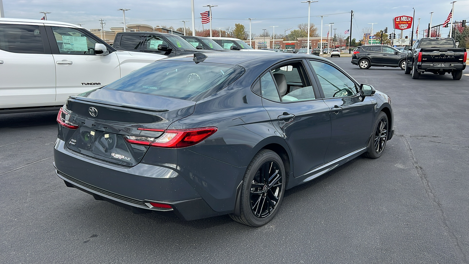 2025 Toyota Camry SE 3