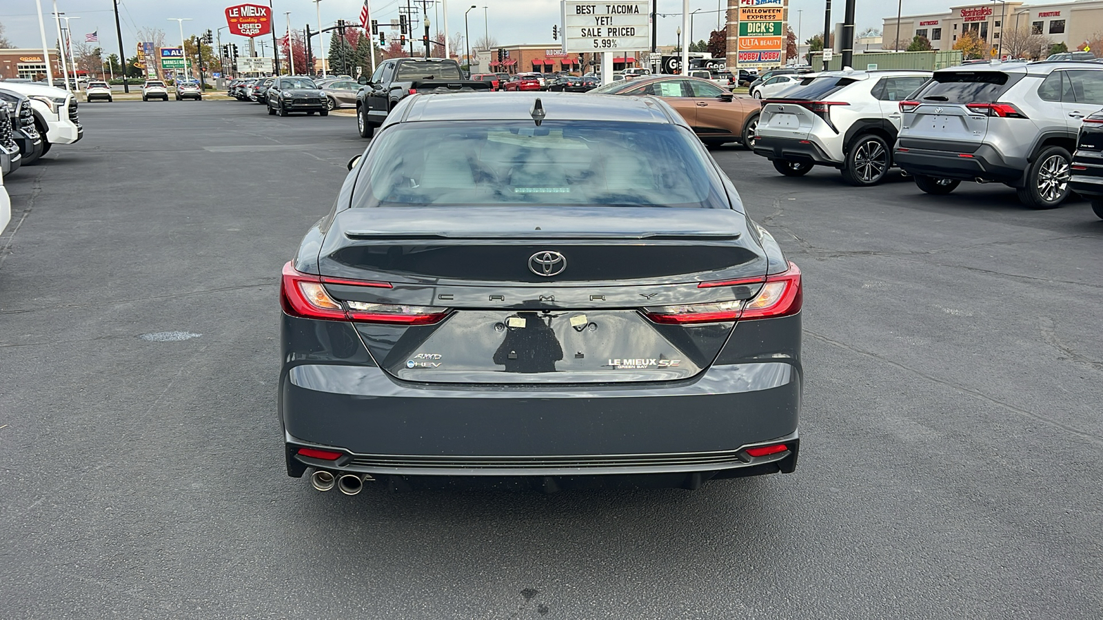 2025 Toyota Camry SE 4