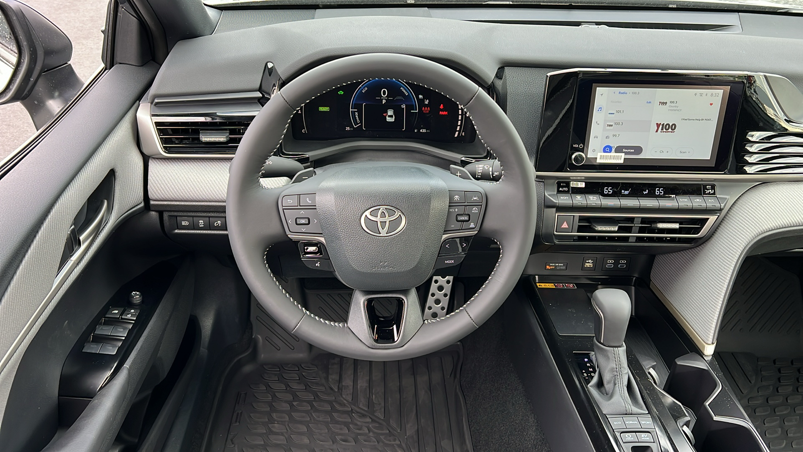 2025 Toyota Camry SE 9