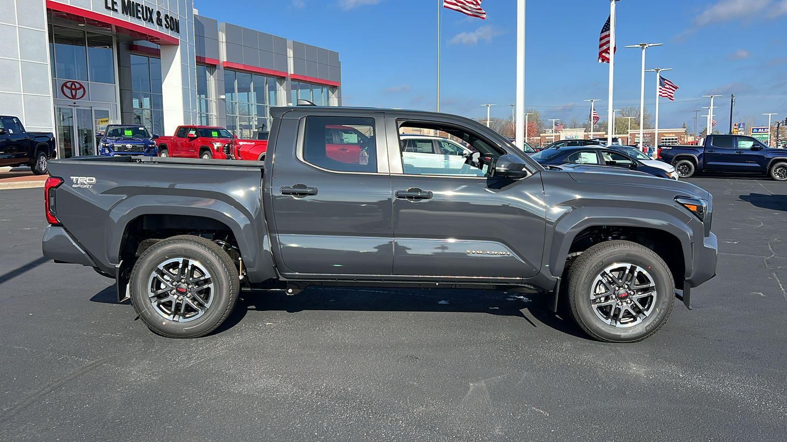 2024 Toyota Tacoma TRD Sport 2