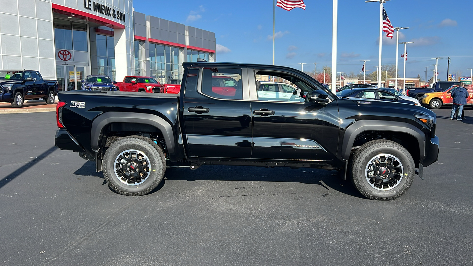 2024 Toyota Tacoma Hybrid TRD Off Road 2