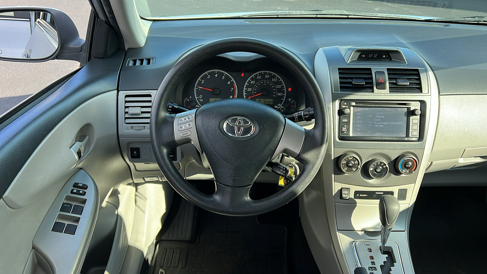 2013 Toyota Corolla LE 9