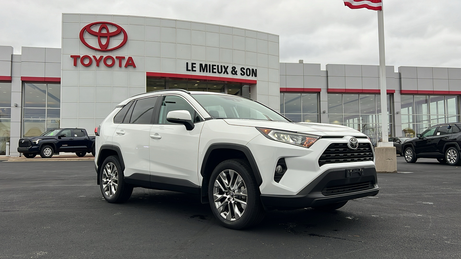 2020 Toyota RAV4 XLE Premium 1